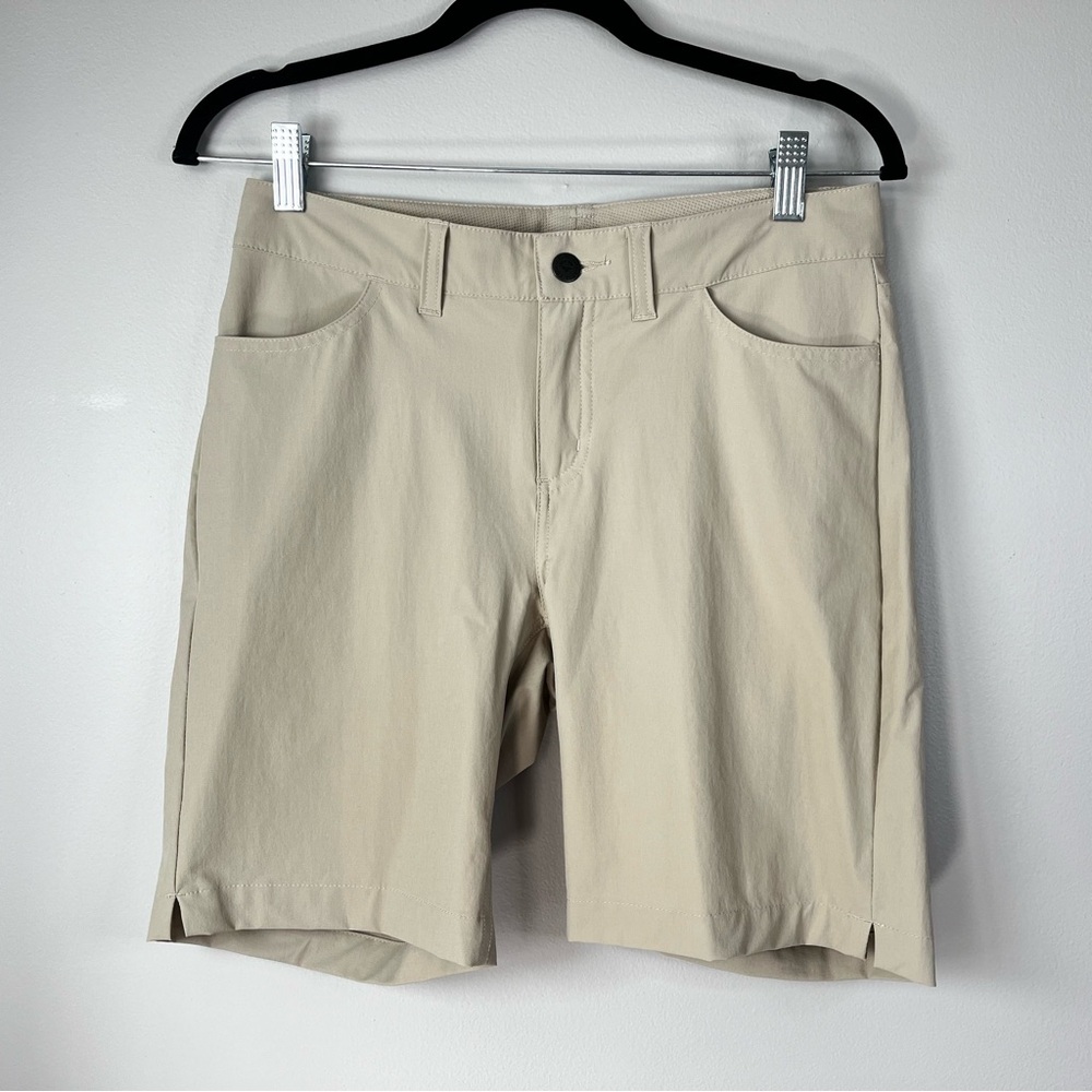 Patagonia Women's Size 4 Khaki Skyline Traveler Shorts 8" Stretch Hiking Outdoor